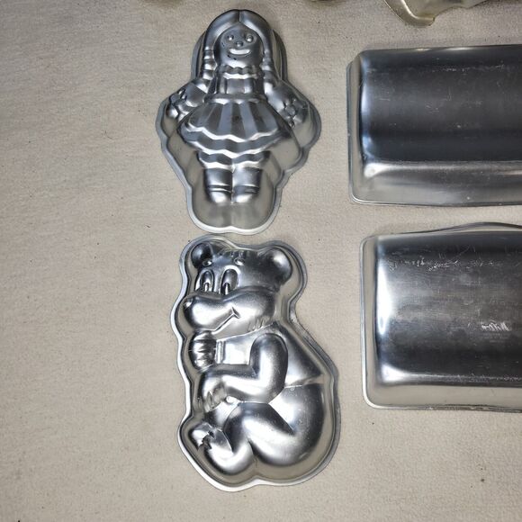 Vtg Wilton Cake Pans Lot Retro Baking Home Bear Doll Antique Vehicle Train Retro - Picture 3 of 14